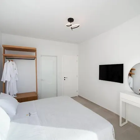 Aeliades Áyios Nikítas