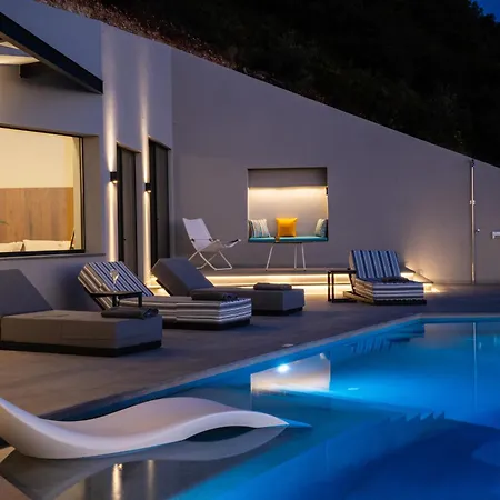 Aelliades Villa *