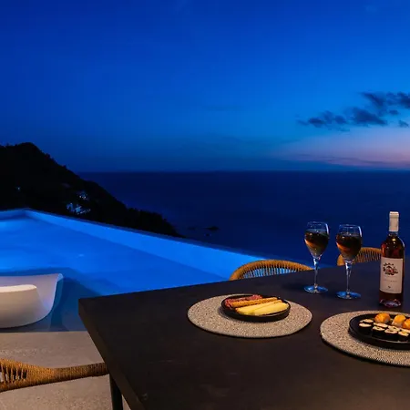 Aelliades Villa *